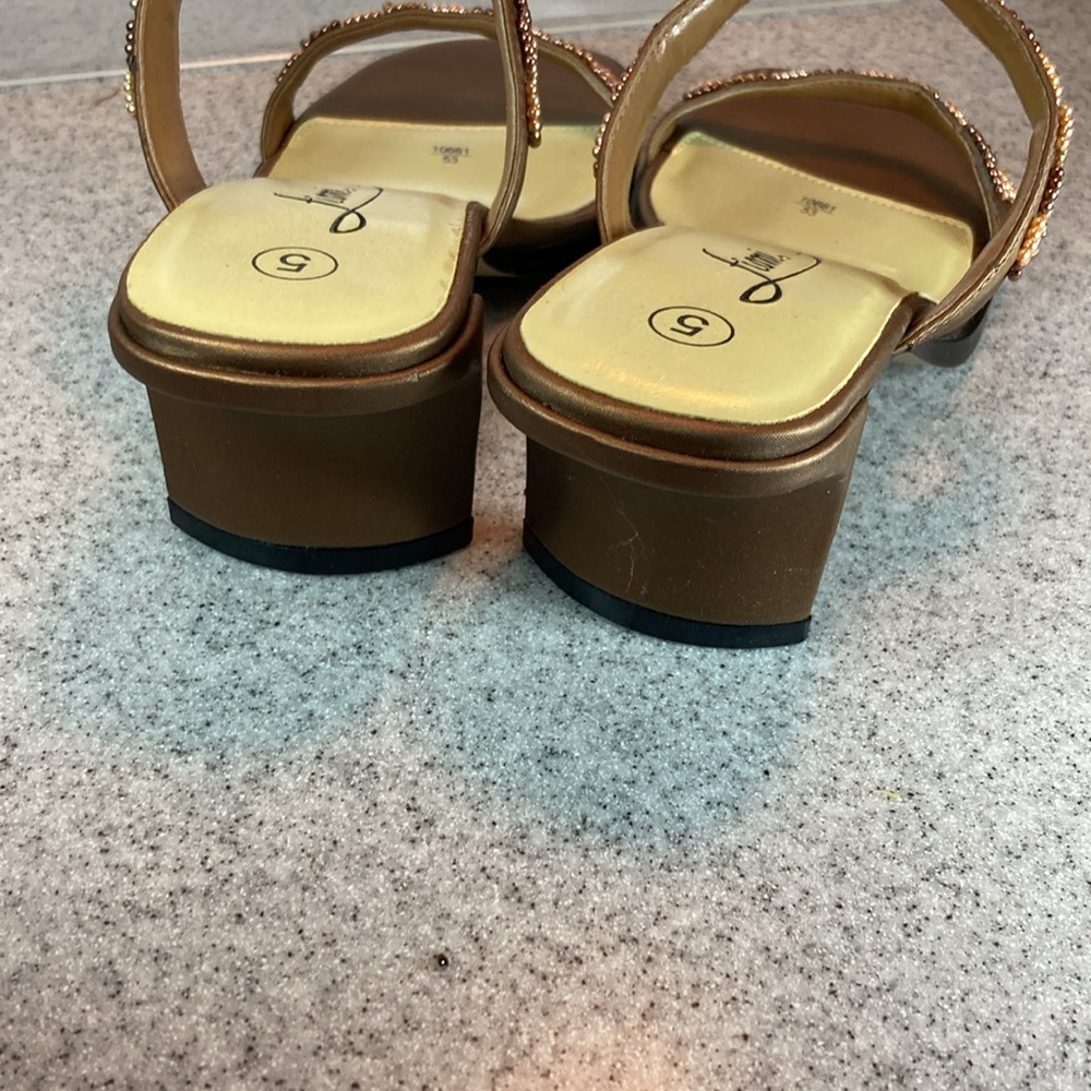 Vintage 90’s Fioni‎ size 5 bronze double strap with bronze and gold beading. - Picture 4 of 5